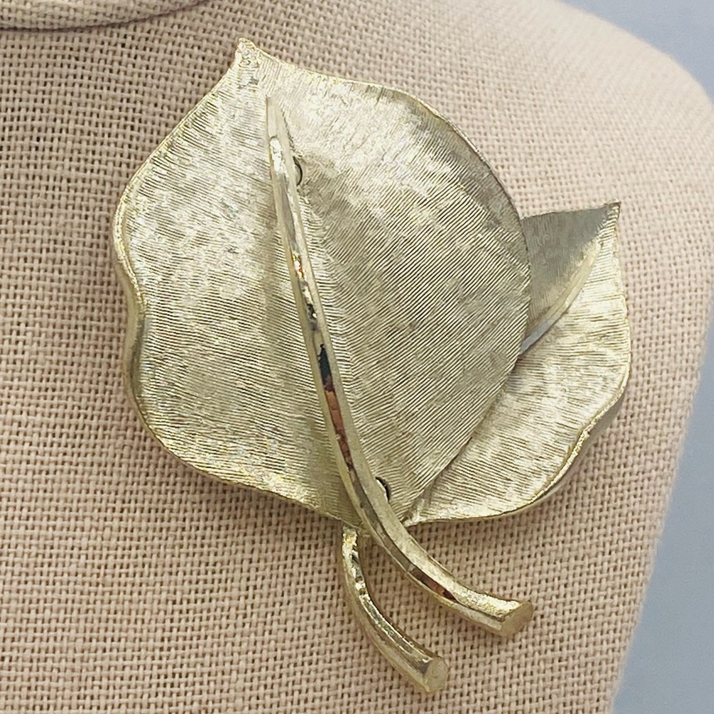 Vintage BSK Textured Brushed Gold Tone Raised Leaf Design Brooch Unique